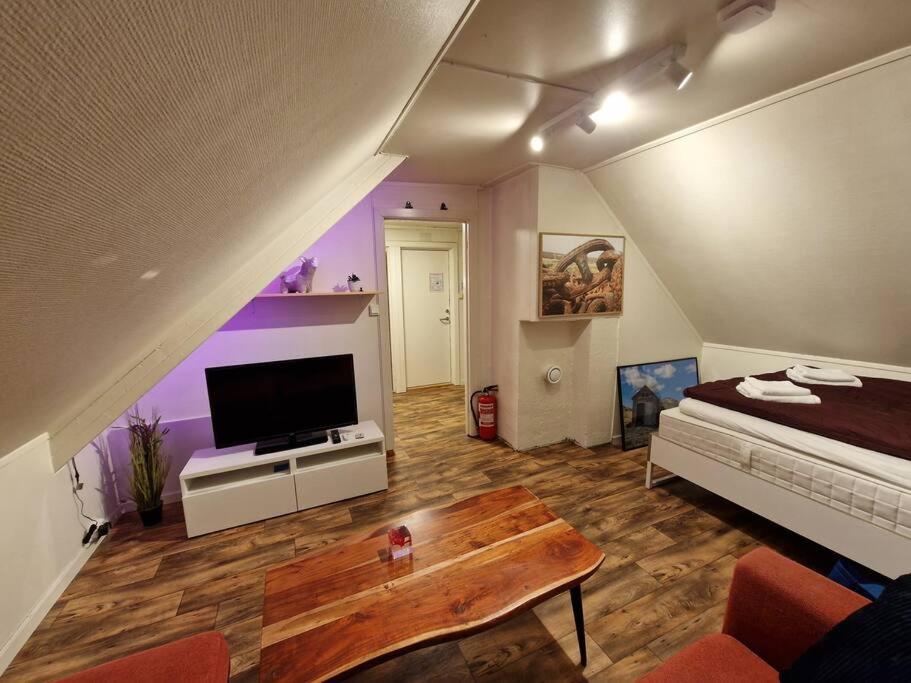Smaller Apartment Next To Bridge ترومسو المظهر الخارجي الصورة